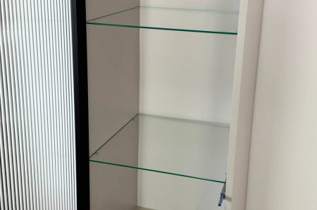 Шкаф однодверный со стеклом Рич кашемир/фрапучино матовый/черный